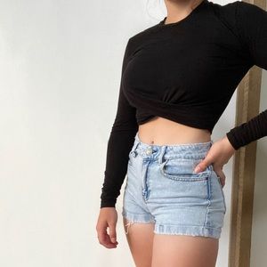 Long sleeve crop twist top